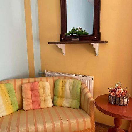 Guest House Misha Petrevene Ngoại thất bức ảnh