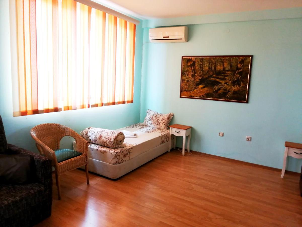 Guest House Misha Petrevene Ngoại thất bức ảnh