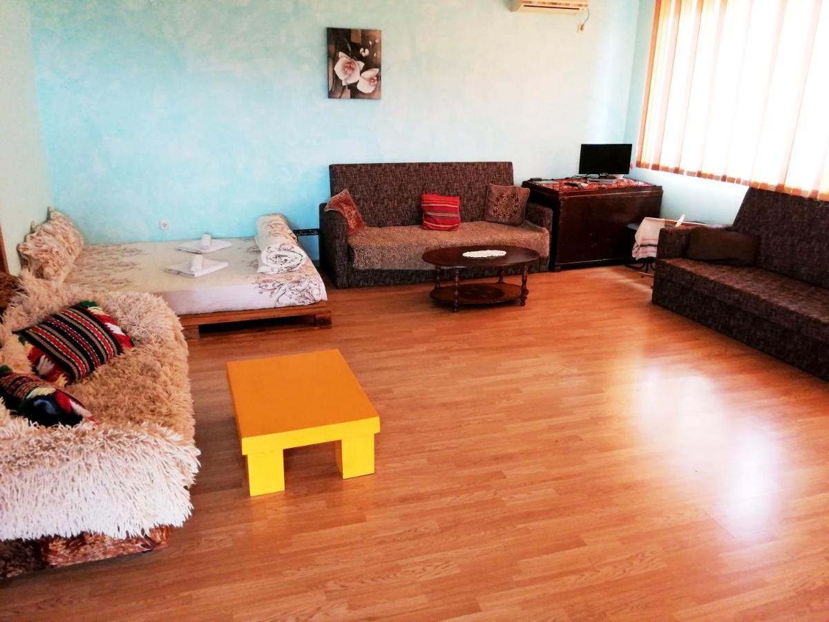 Guest House Misha Petrevene Ngoại thất bức ảnh
