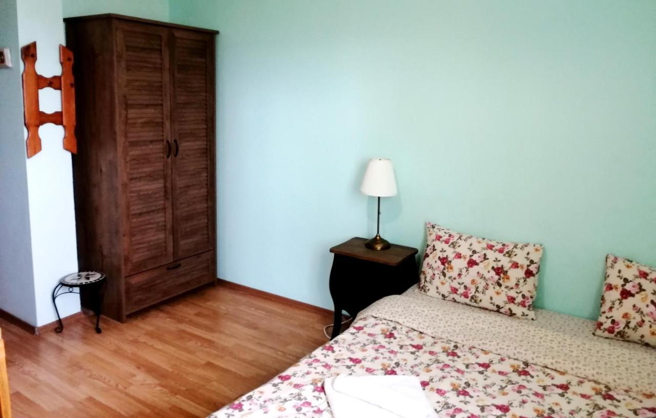 Guest House Misha Petrevene Ngoại thất bức ảnh