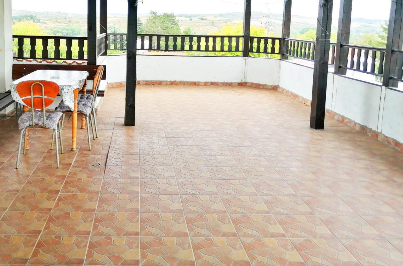 Guest House Misha Petrevene Ngoại thất bức ảnh