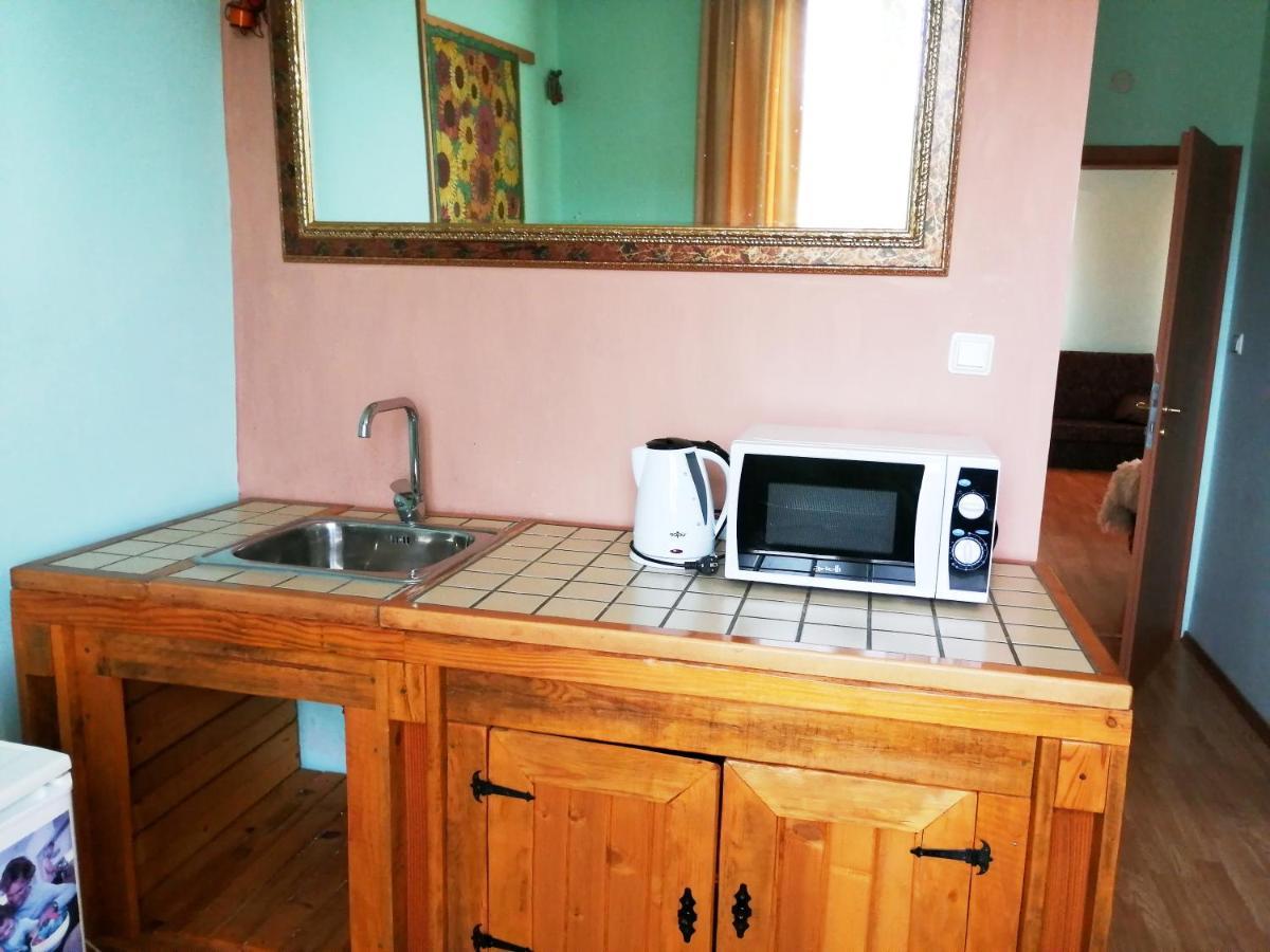 Guest House Misha Petrevene Ngoại thất bức ảnh