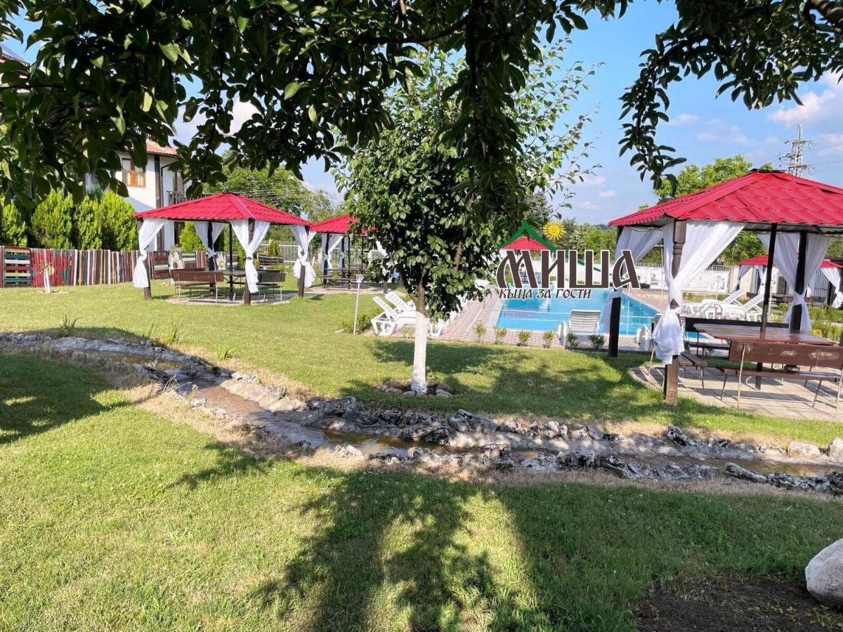 Guest House Misha Petrevene Ngoại thất bức ảnh