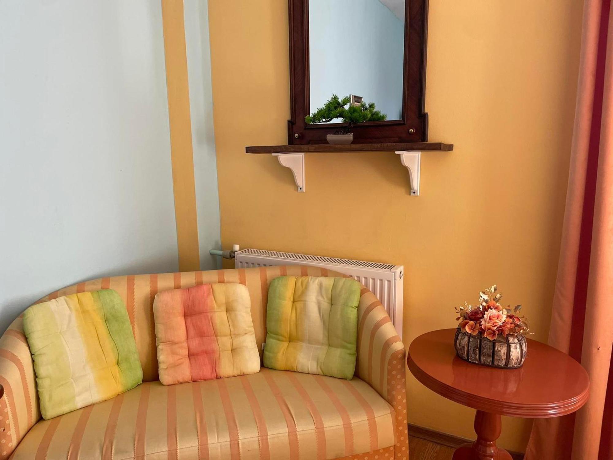 Guest House Misha Petrevene Ngoại thất bức ảnh