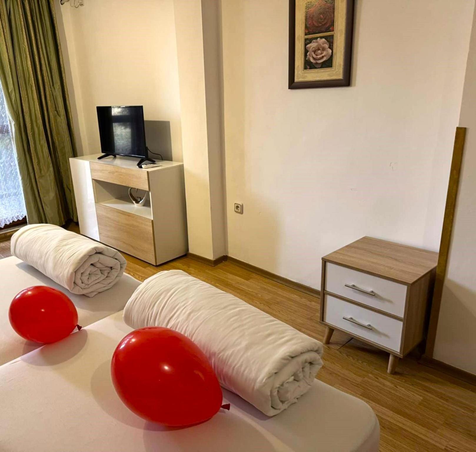 Guest House Misha Petrevene Ngoại thất bức ảnh