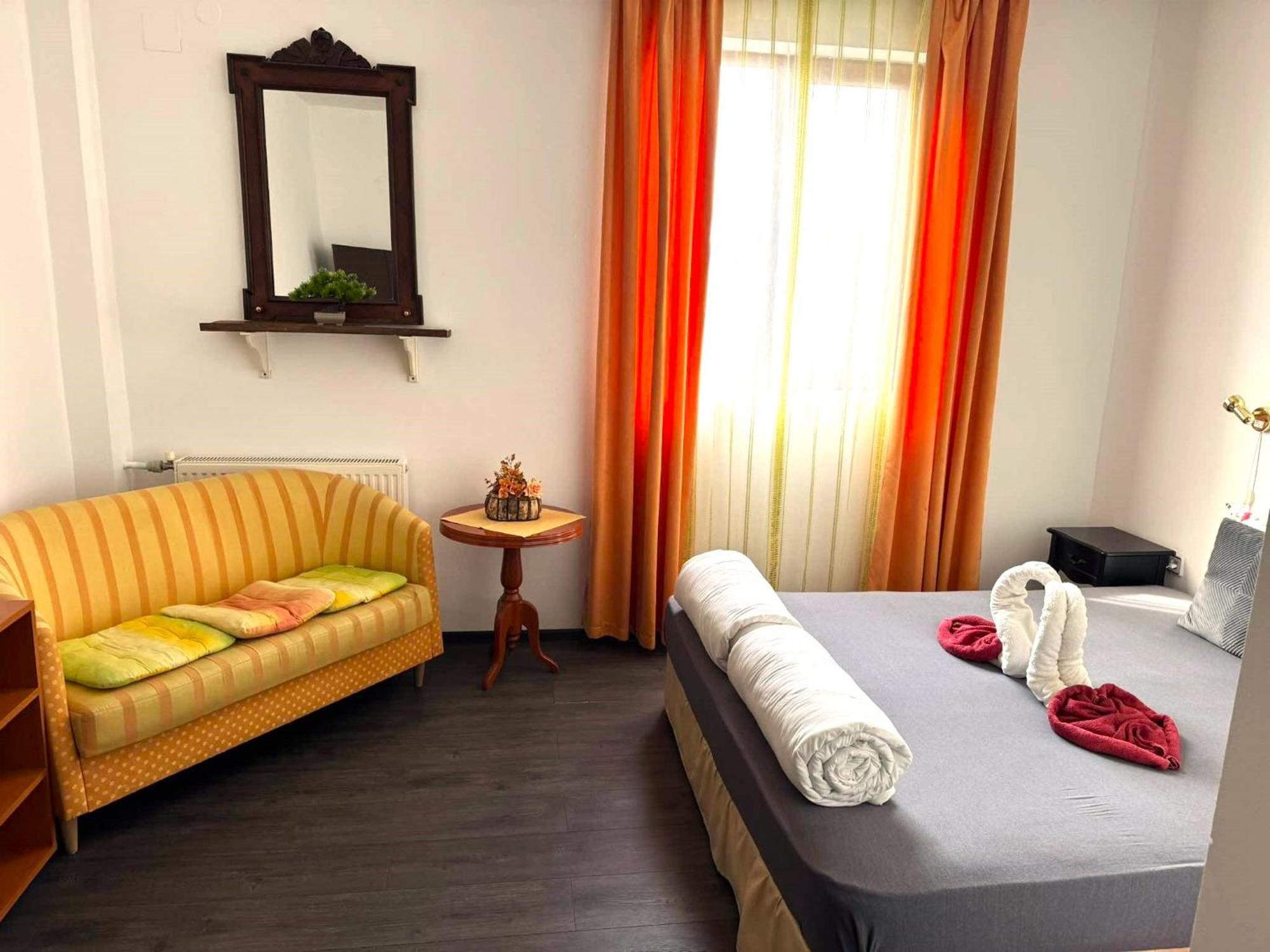 Guest House Misha Petrevene Ngoại thất bức ảnh