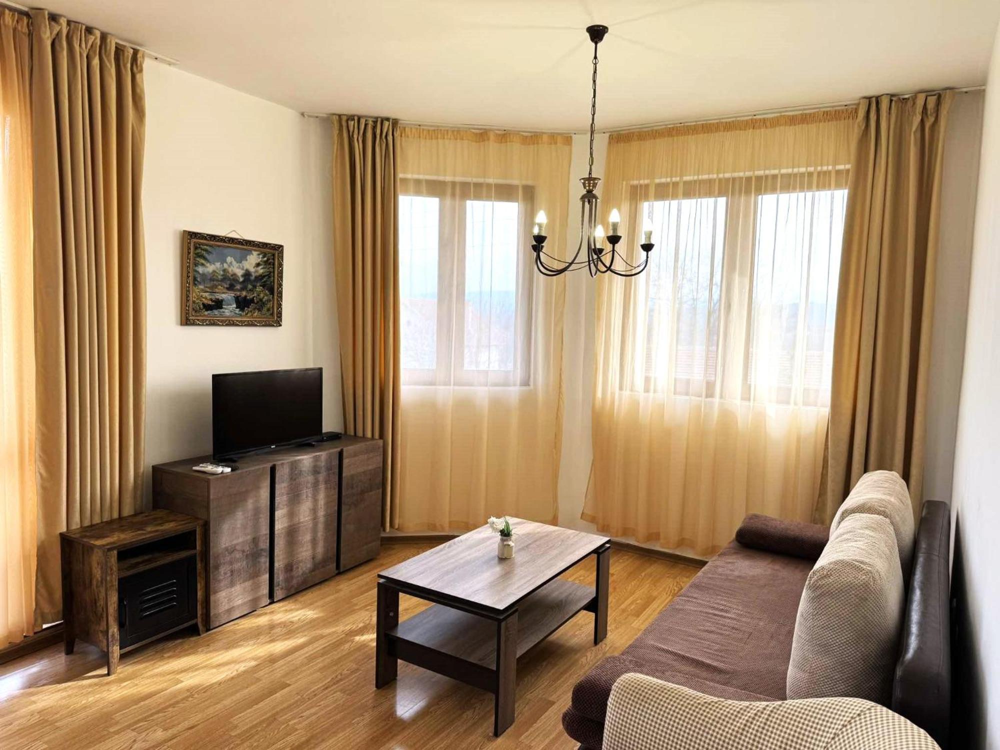 Guest House Misha Petrevene Ngoại thất bức ảnh