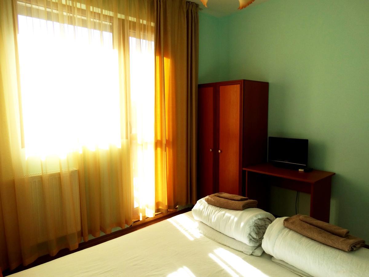 Guest House Misha Petrevene Ngoại thất bức ảnh