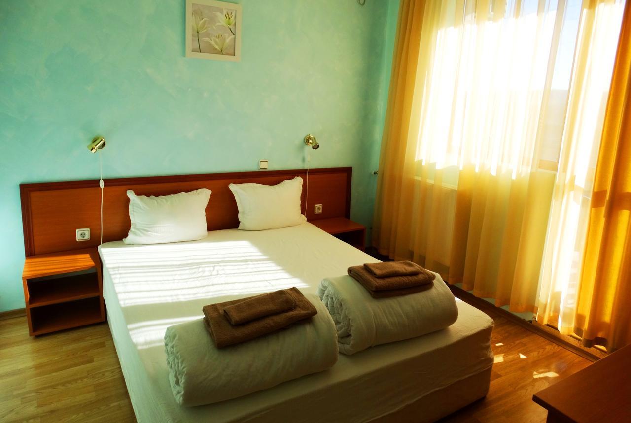 Guest House Misha Petrevene Ngoại thất bức ảnh