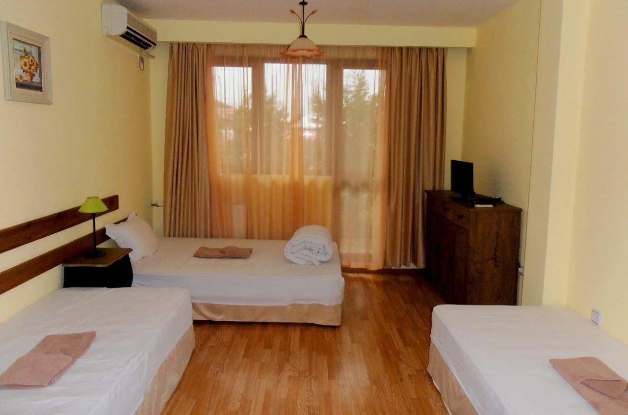 Guest House Misha Petrevene Ngoại thất bức ảnh