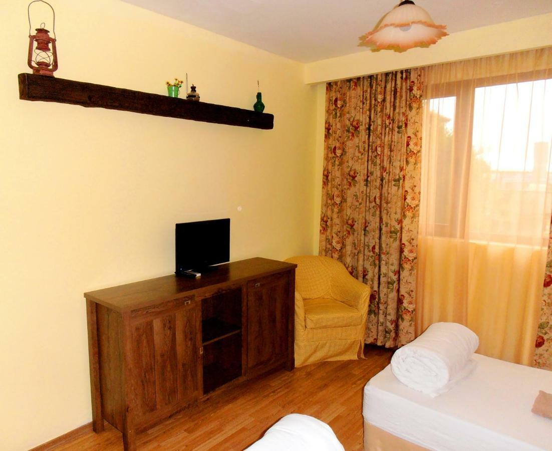 Guest House Misha Petrevene Ngoại thất bức ảnh