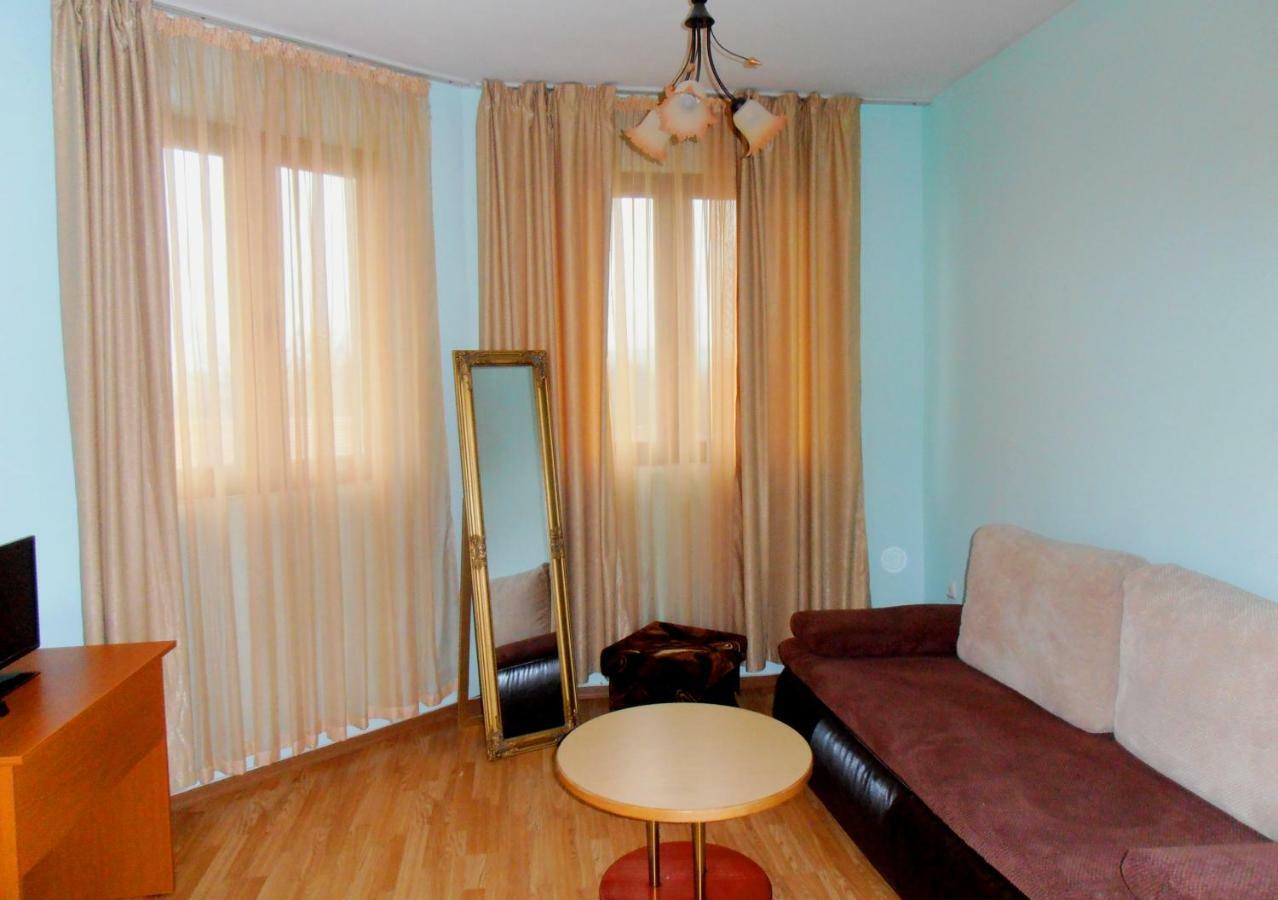 Guest House Misha Petrevene Ngoại thất bức ảnh