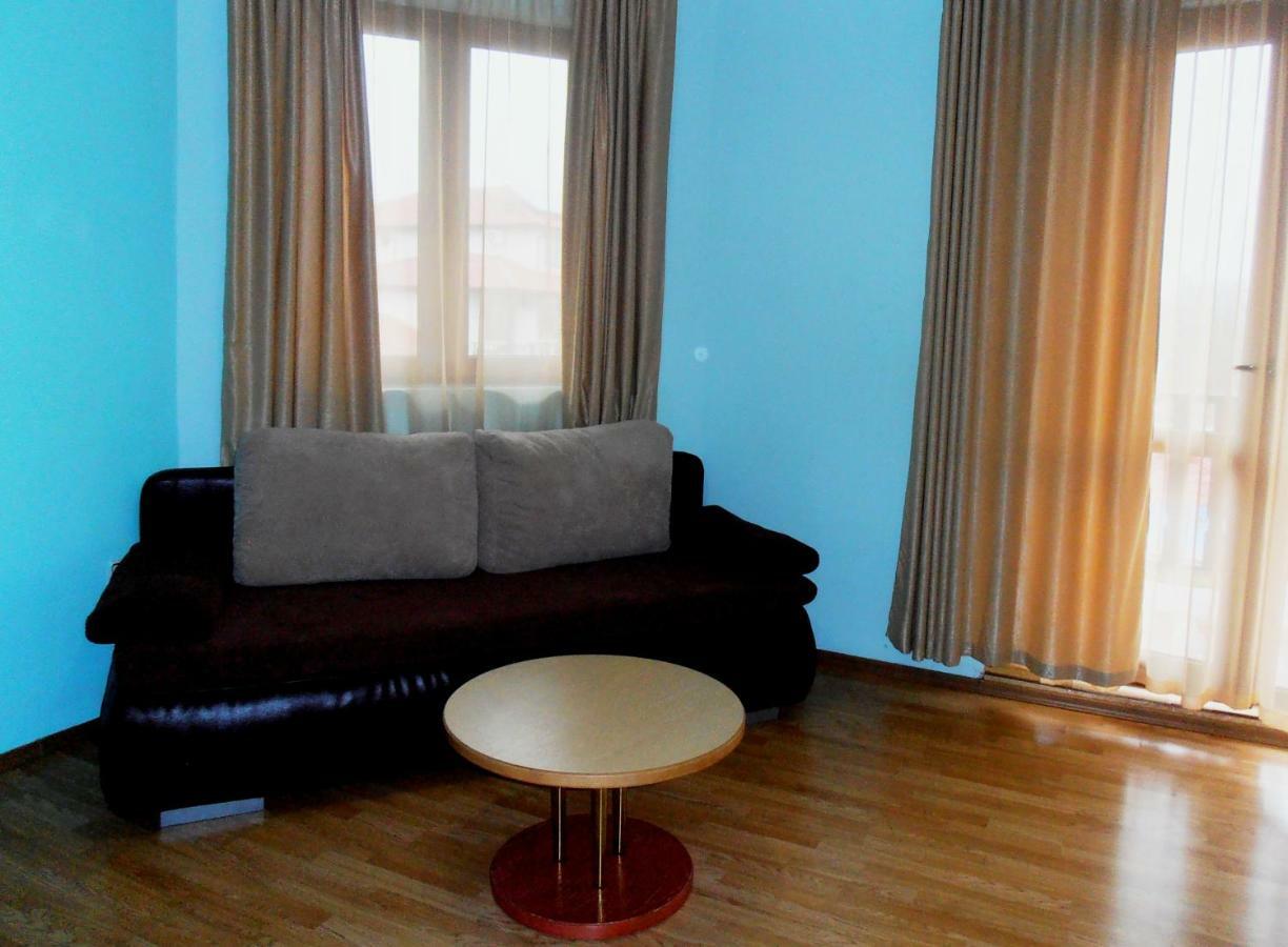 Guest House Misha Petrevene Ngoại thất bức ảnh
