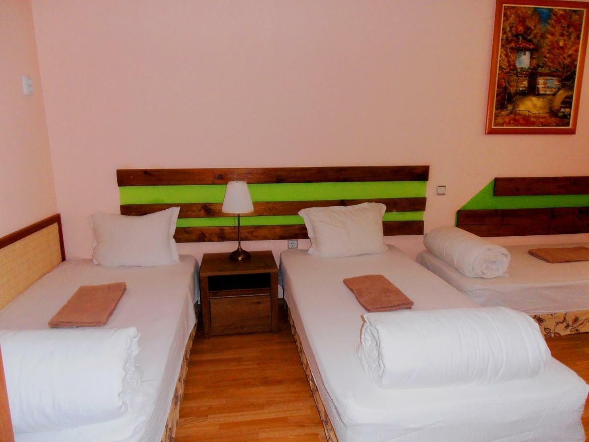 Guest House Misha Petrevene Ngoại thất bức ảnh
