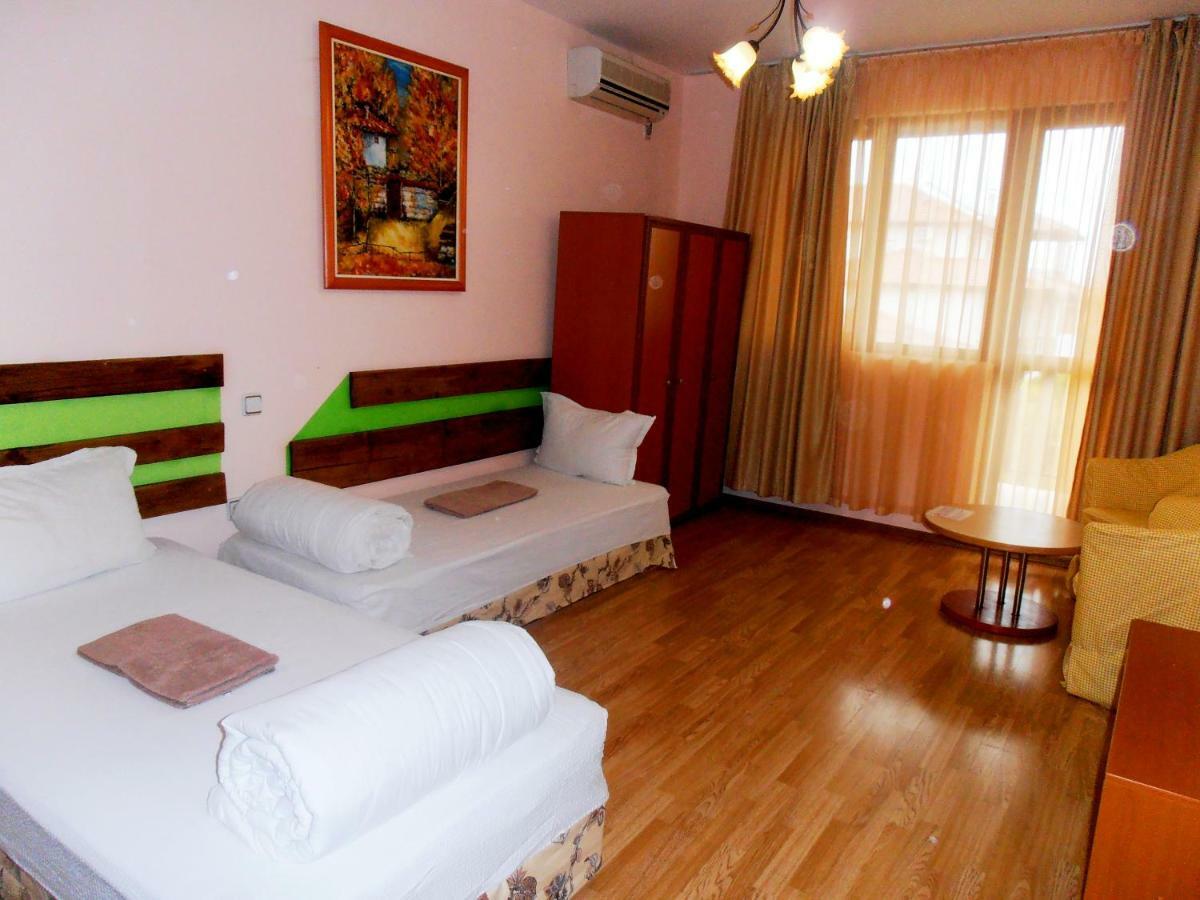 Guest House Misha Petrevene Ngoại thất bức ảnh