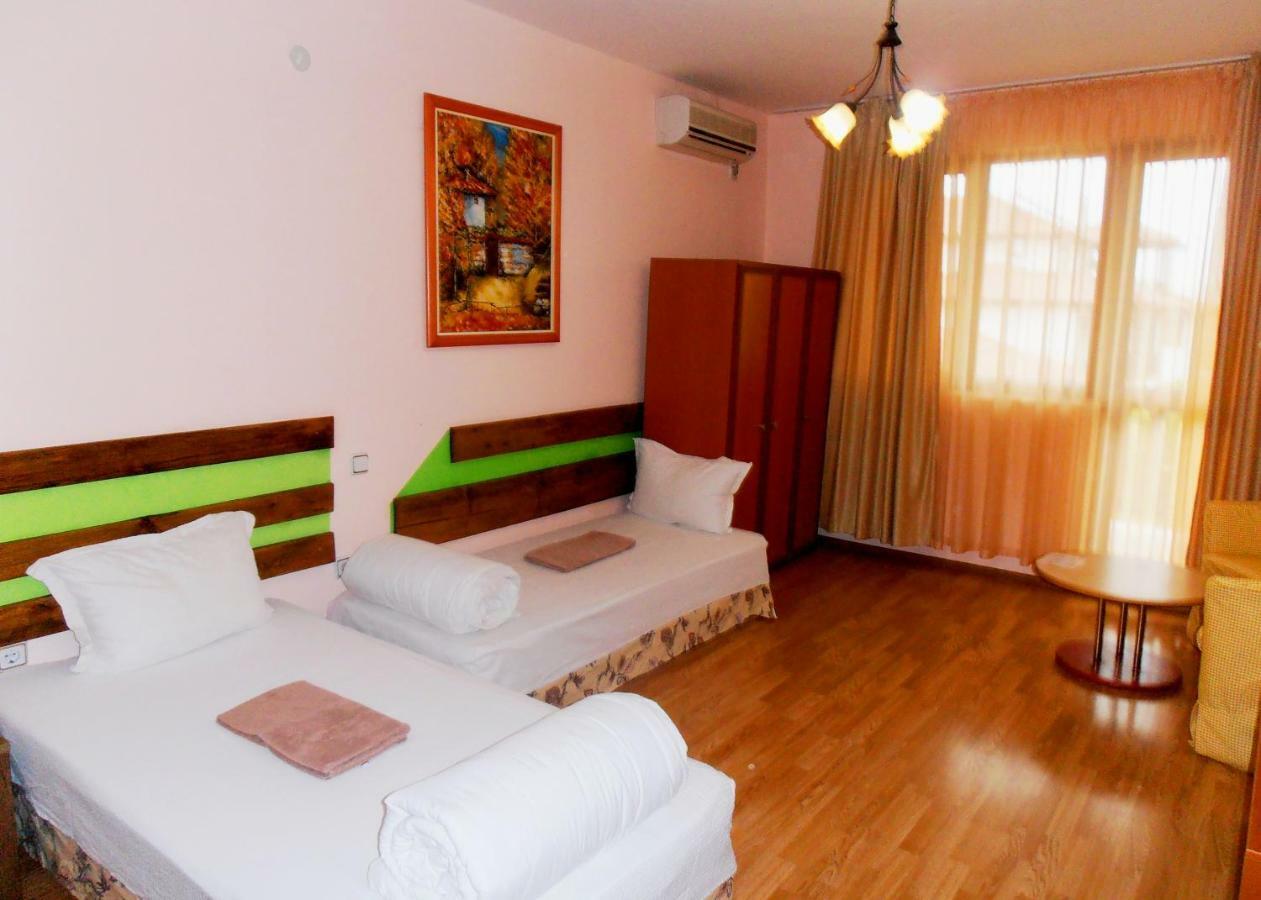 Guest House Misha Petrevene Ngoại thất bức ảnh