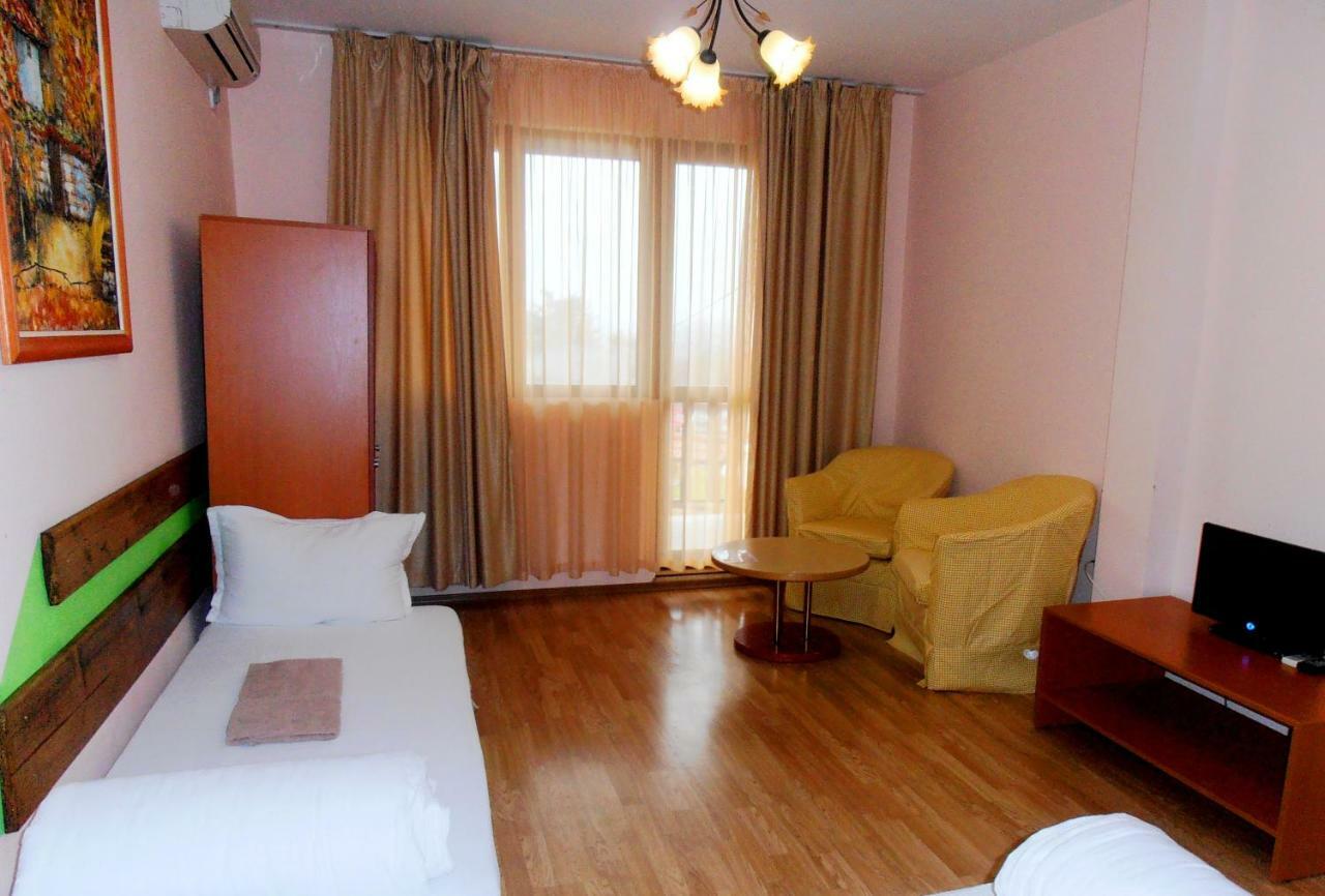 Guest House Misha Petrevene Ngoại thất bức ảnh