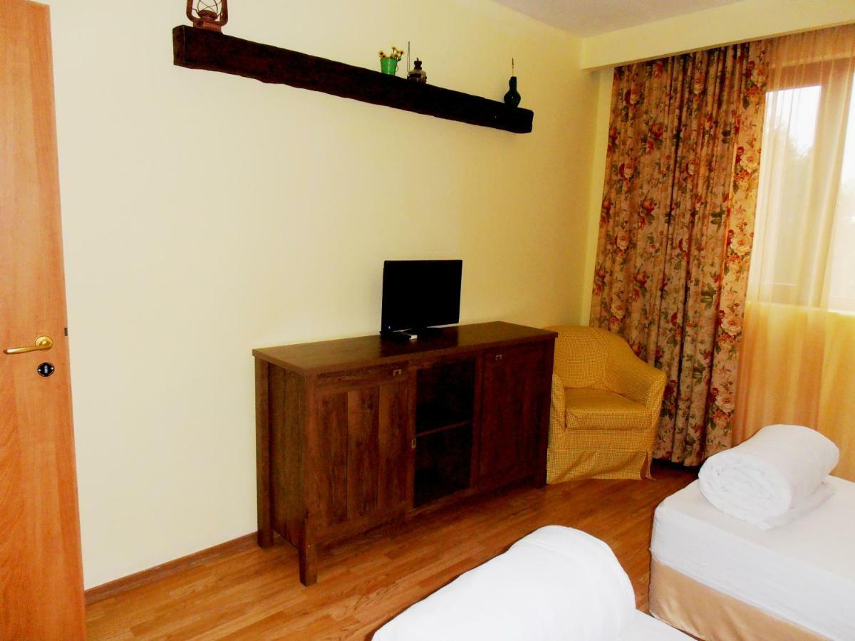 Guest House Misha Petrevene Ngoại thất bức ảnh