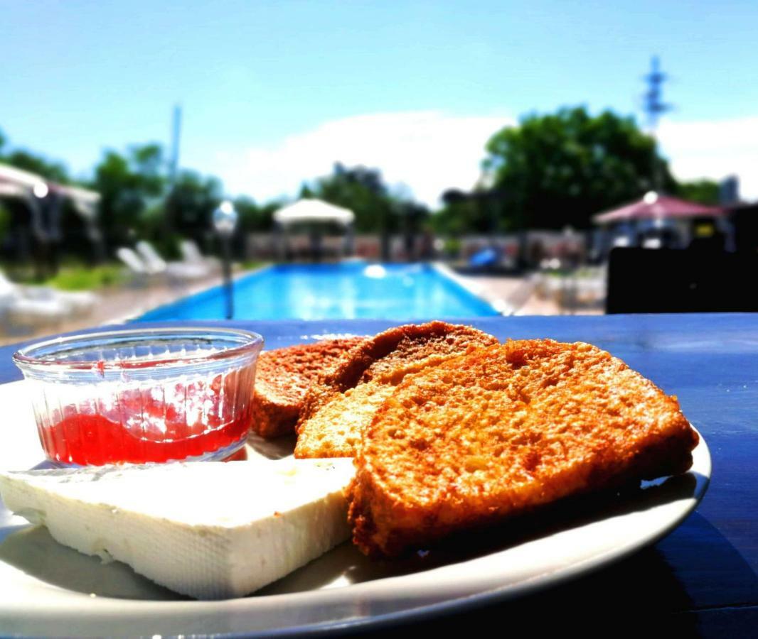 Guest House Misha Petrevene Ngoại thất bức ảnh