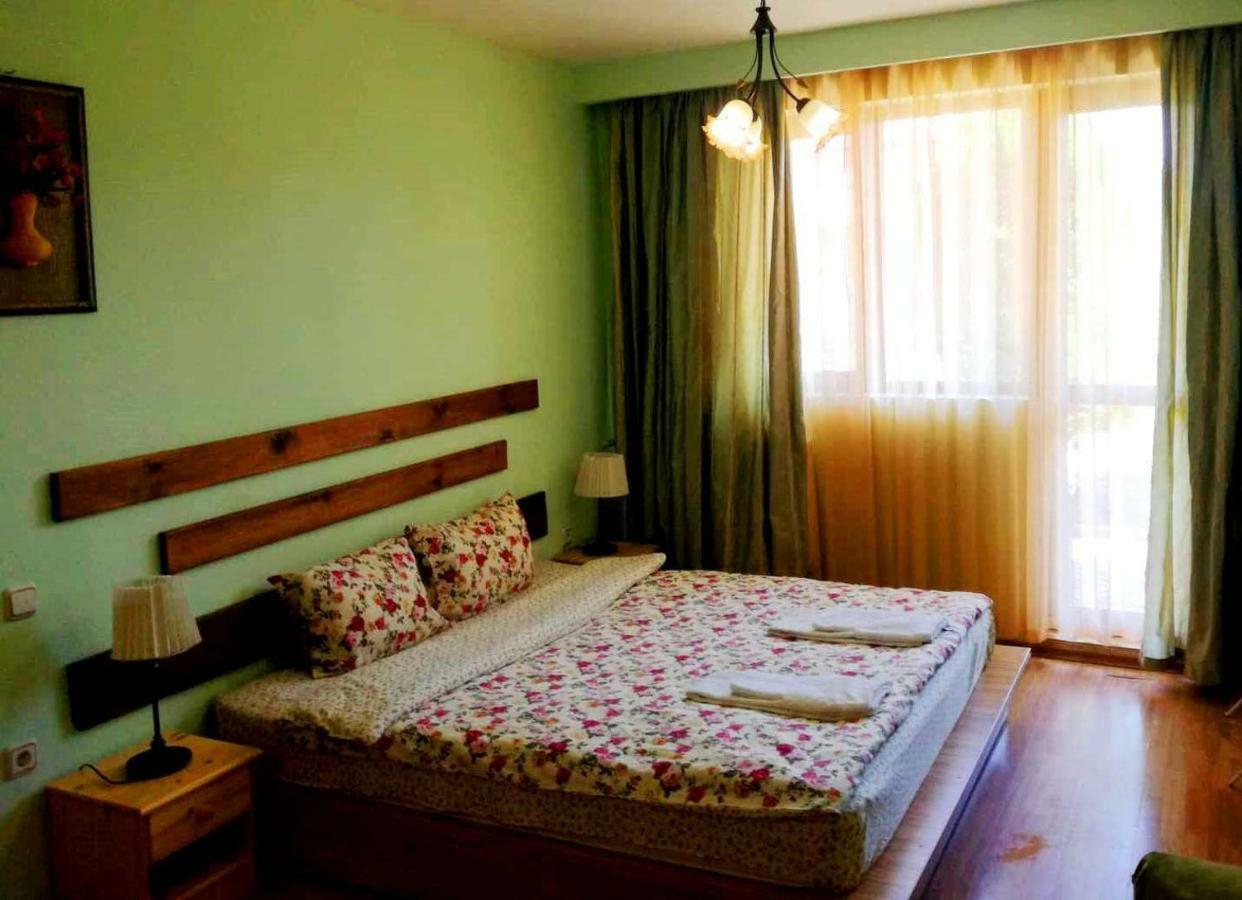Guest House Misha Petrevene Ngoại thất bức ảnh