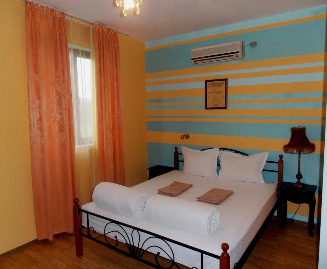 Guest House Misha Petrevene Ngoại thất bức ảnh
