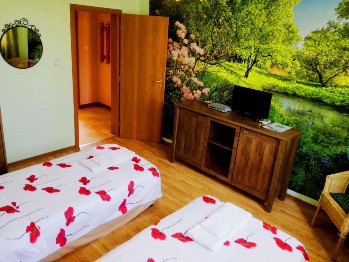 Guest House Misha Petrevene Ngoại thất bức ảnh