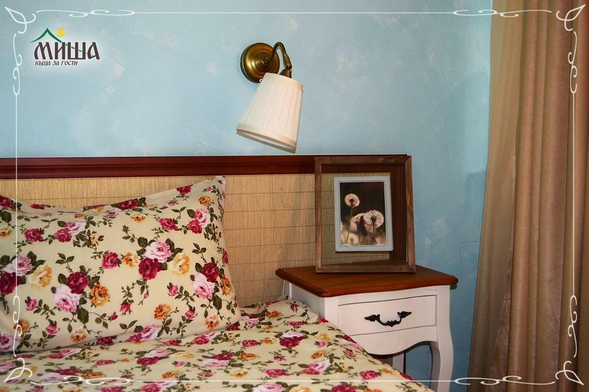 Guest House Misha Petrevene Ngoại thất bức ảnh