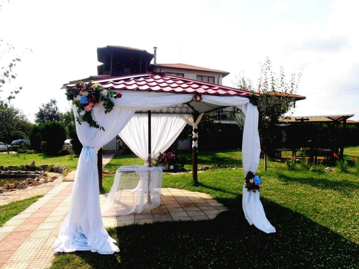 Guest House Misha Petrevene Ngoại thất bức ảnh