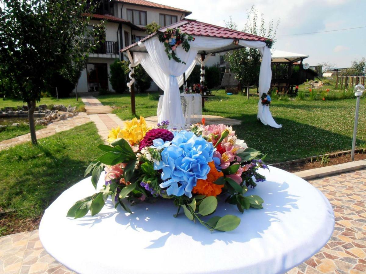Guest House Misha Petrevene Ngoại thất bức ảnh