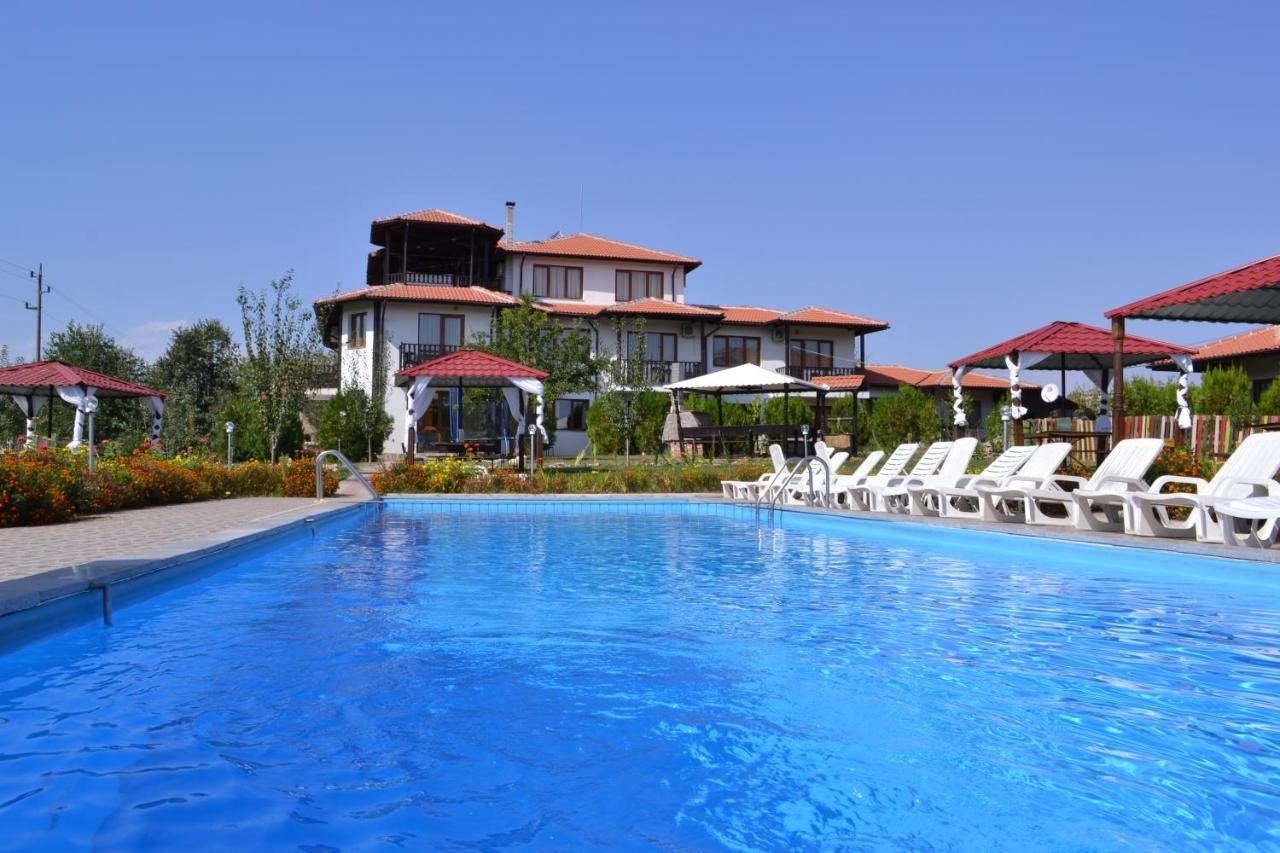Guest House Misha Petrevene Ngoại thất bức ảnh